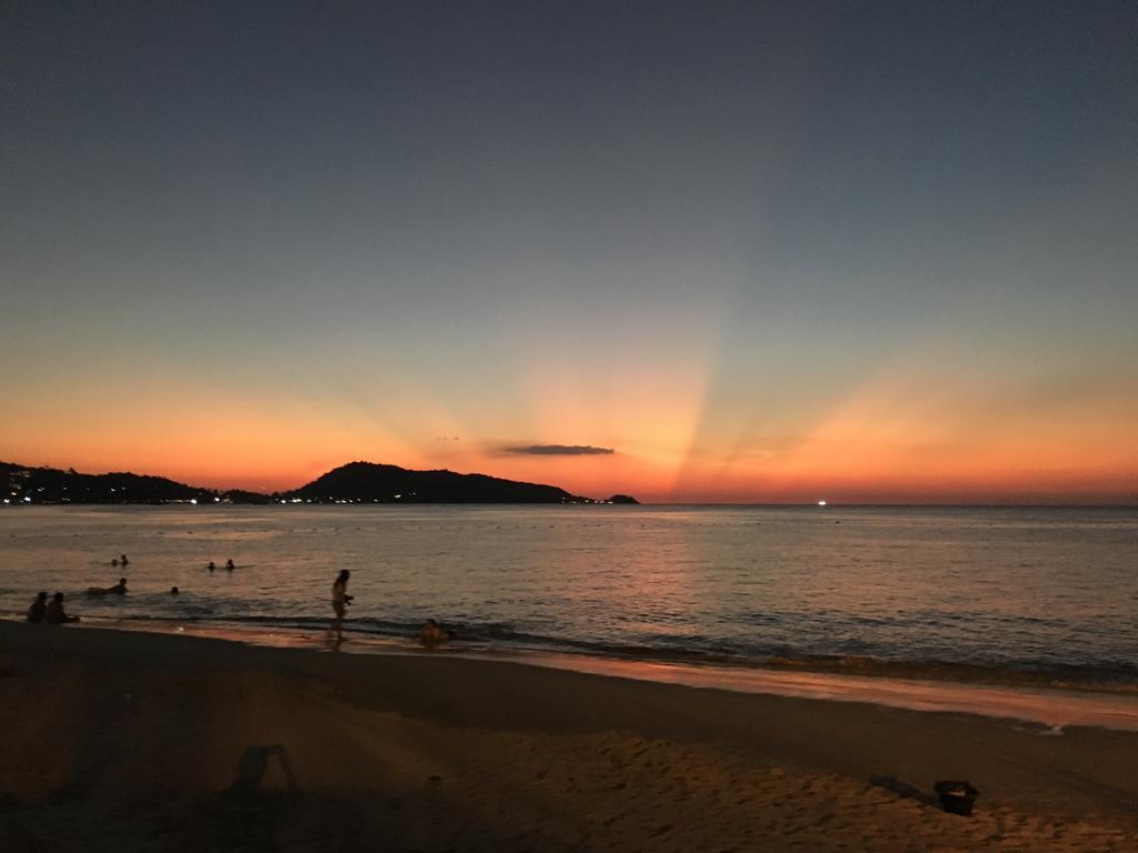 Отель Baan Andaman Sea Surf Patong Экстерьер фото